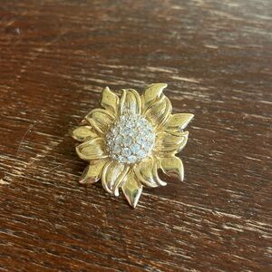 ROMAN Signed Vintage Sunflower Brooch Rhinestone Gold Tone Flower